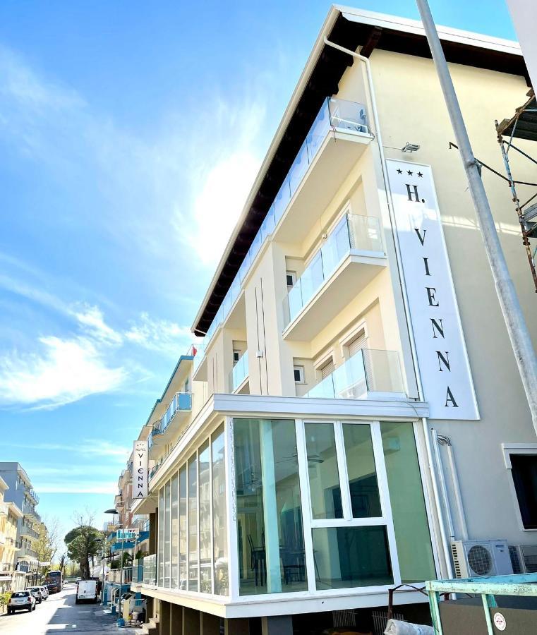 Hotel Vienna Rivazzurra Rimini Bagian luar foto