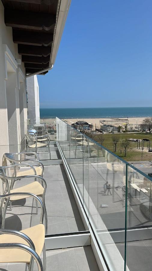 Hotel Vienna Rivazzurra Rimini Bagian luar foto