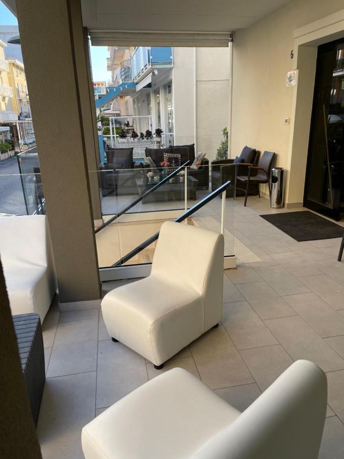 Hotel Vienna Rivazzurra Rimini Bagian luar foto