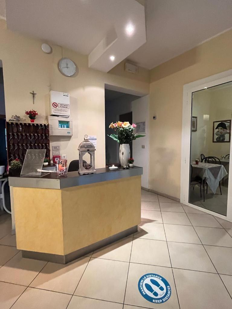 Hotel Vienna Rivazzurra Rimini Bagian luar foto
