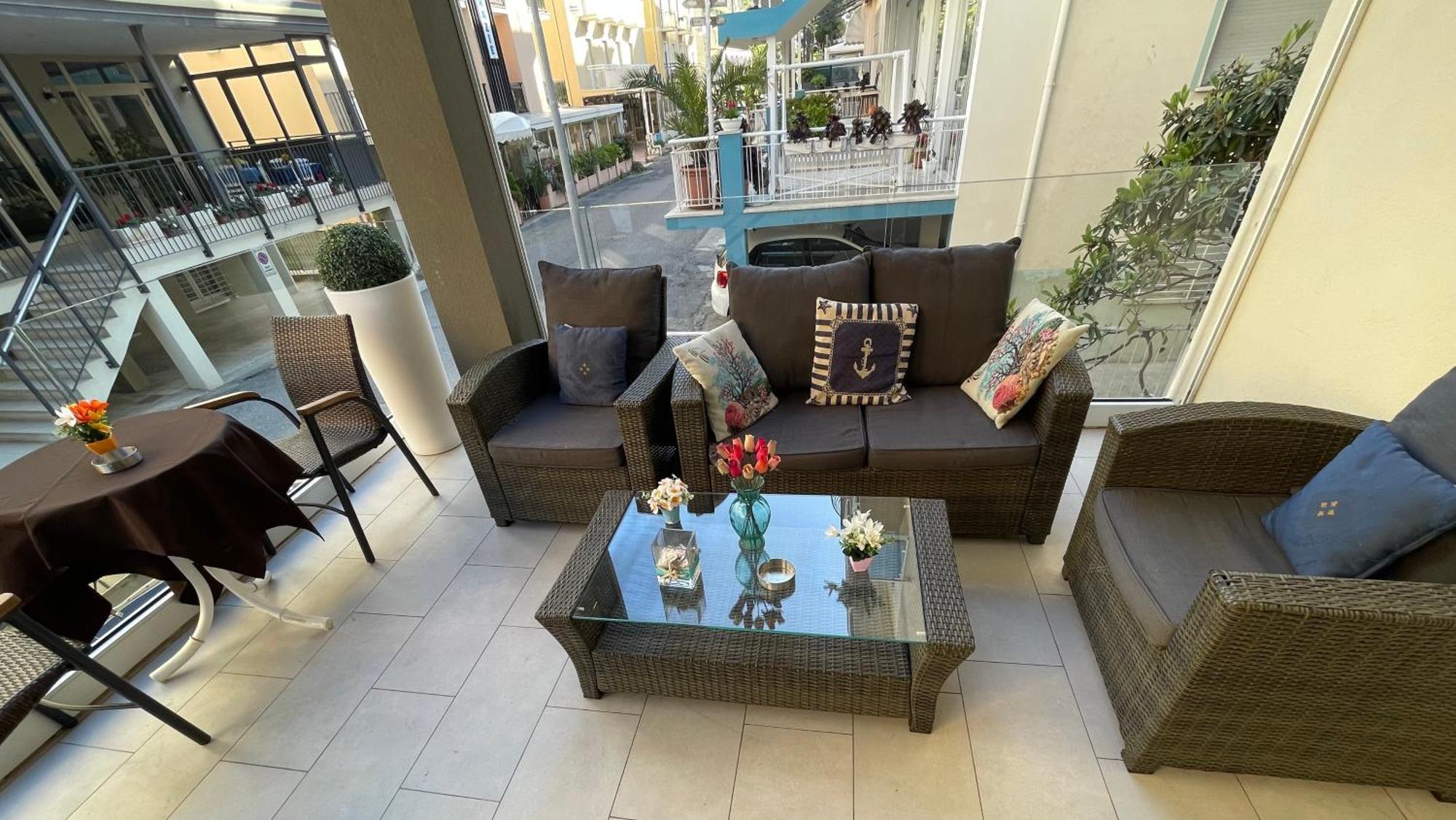 Hotel Vienna Rivazzurra Rimini Bagian luar foto