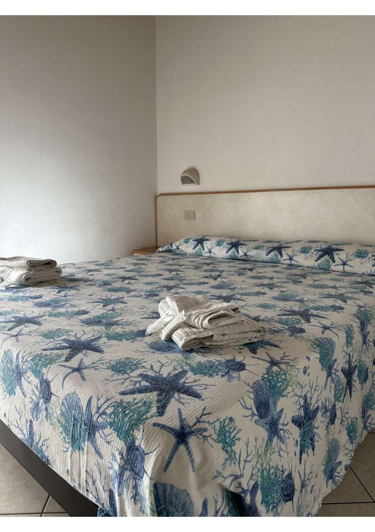 Hotel Vienna Rivazzurra Rimini Bagian luar foto