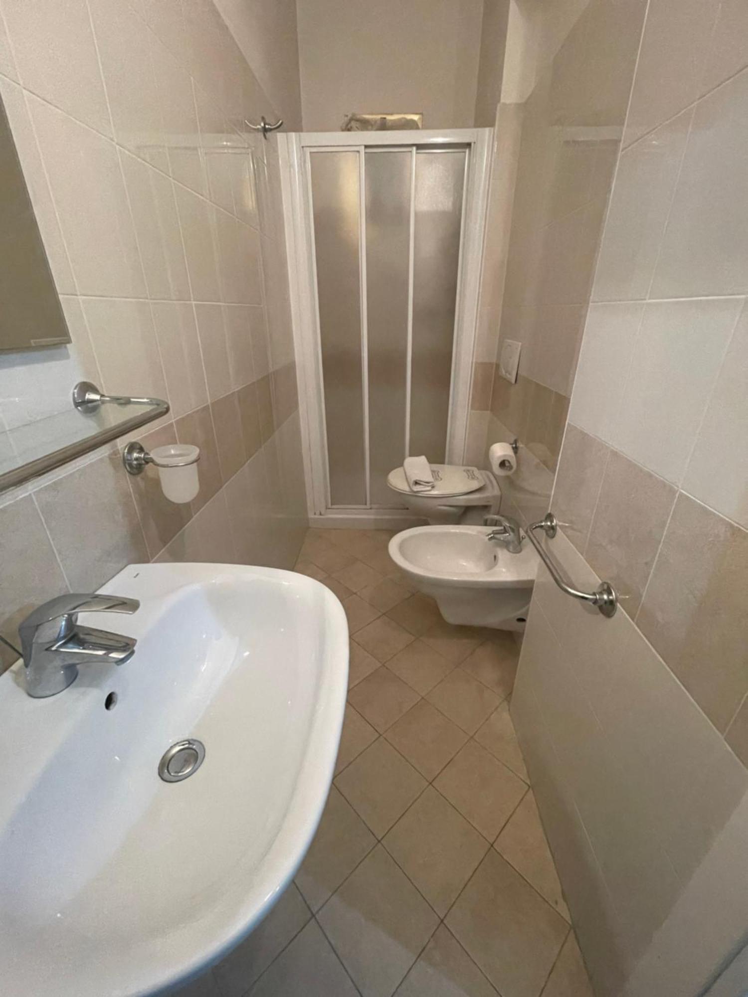 Hotel Vienna Rivazzurra Rimini Bagian luar foto