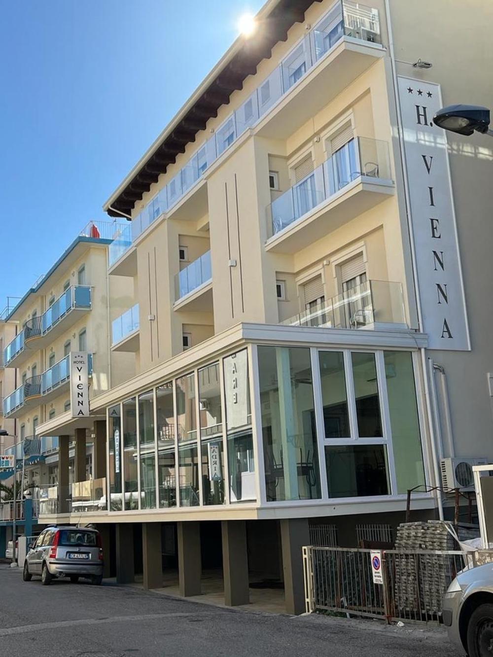 Hotel Vienna Rivazzurra Rimini Bagian luar foto