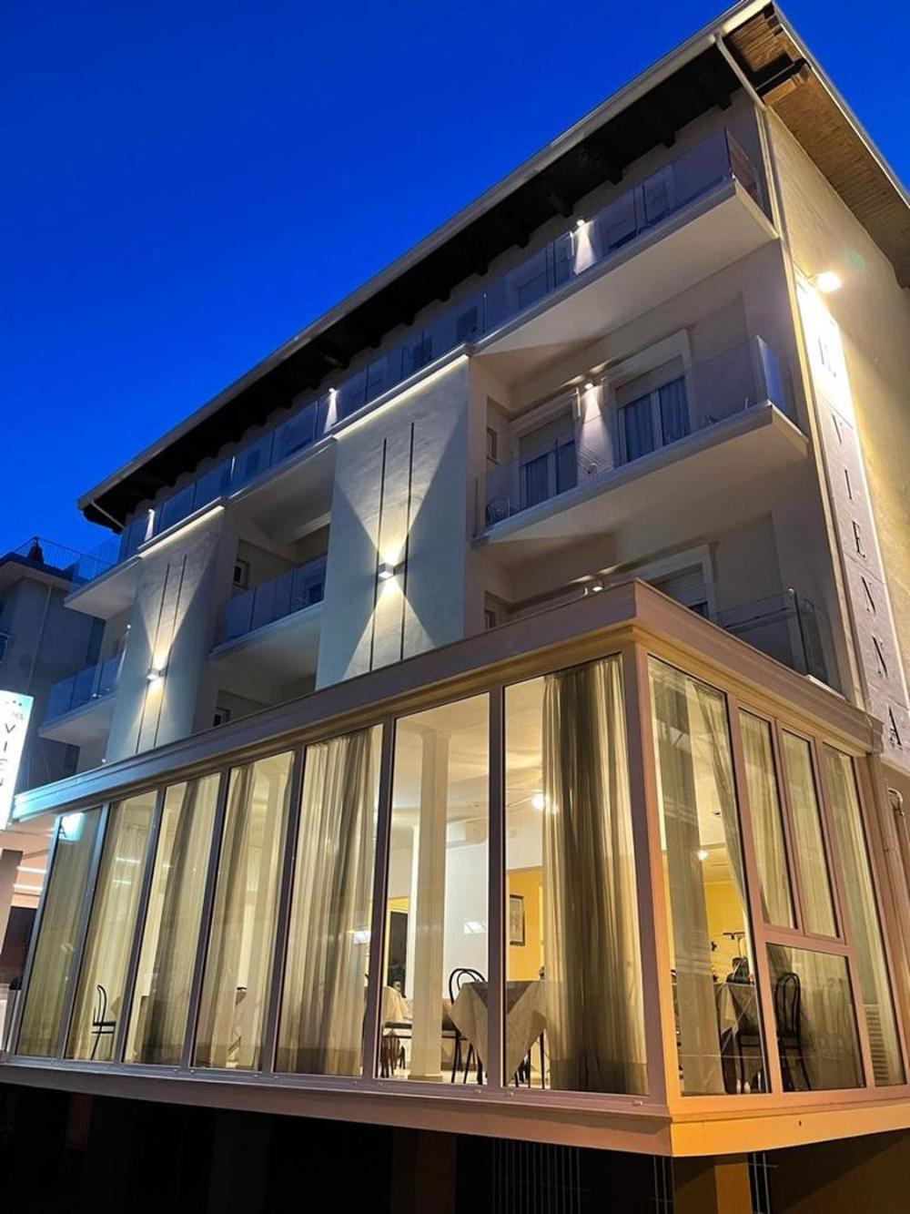 Hotel Vienna Rivazzurra Rimini Bagian luar foto
