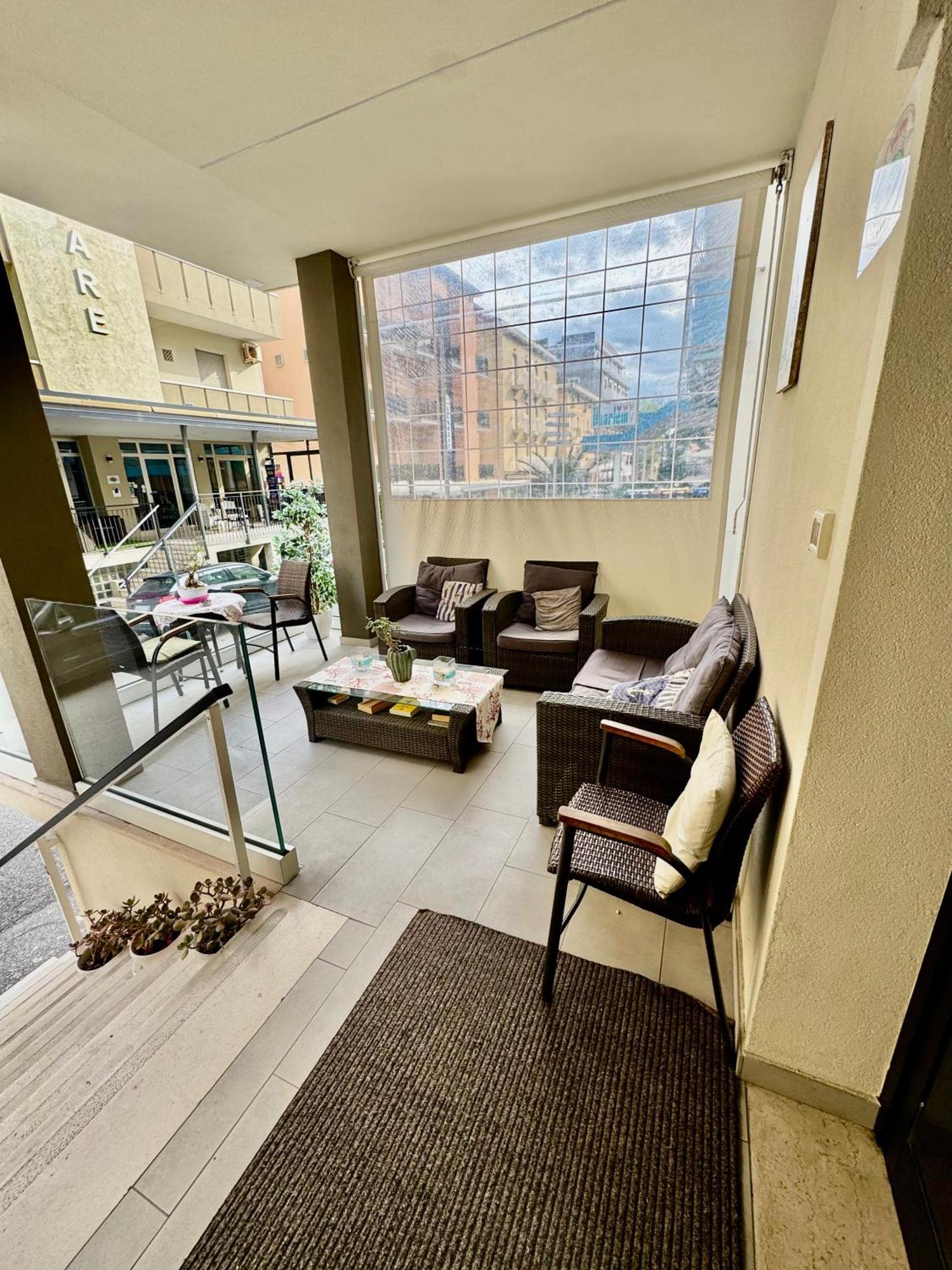 Hotel Vienna Rivazzurra Rimini Bagian luar foto
